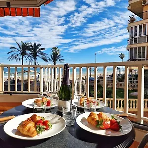 amplio-apartamento-con-terraza-en-primera-linea-de-playa.1costadelsol.com/